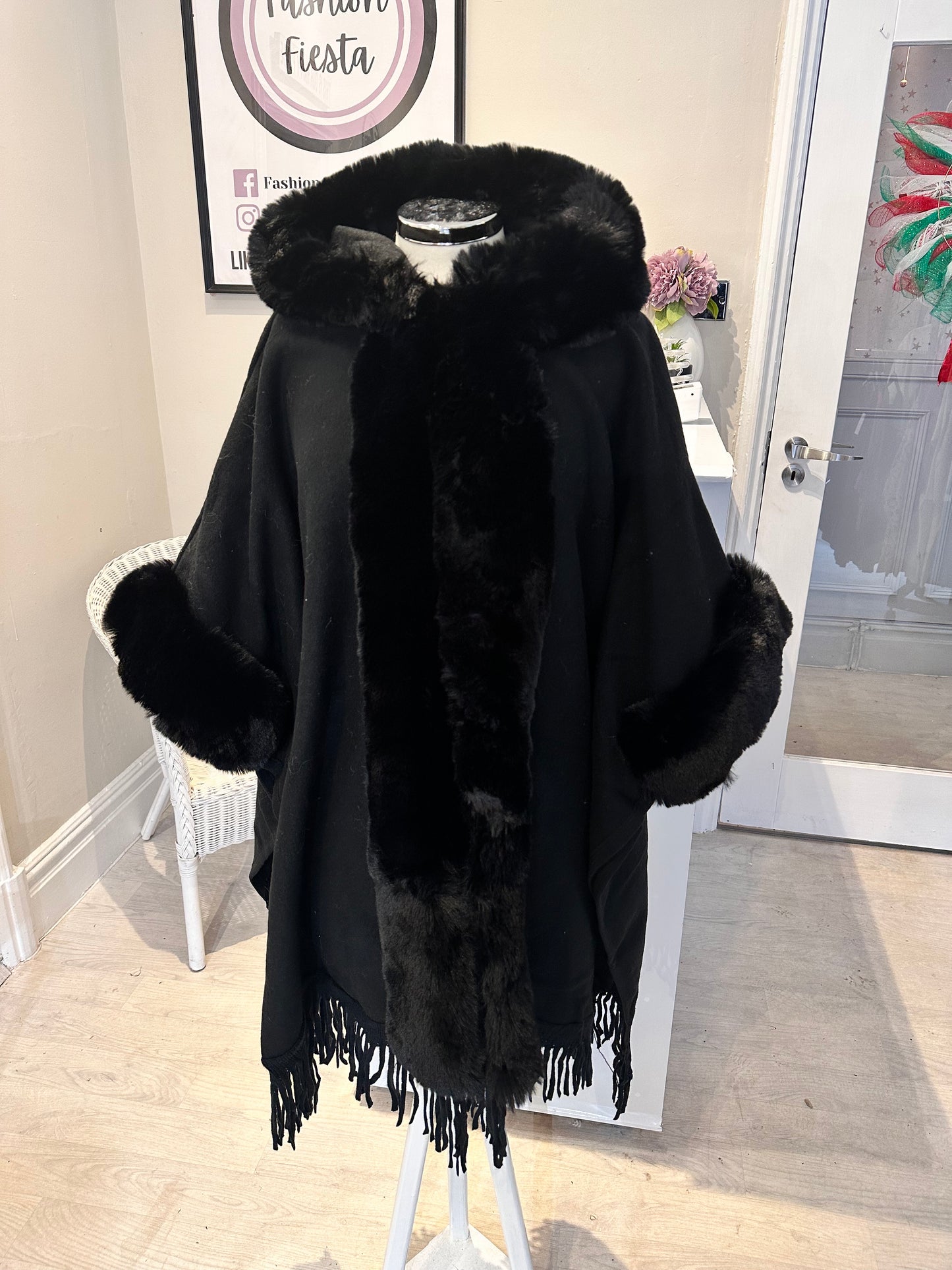 1448 - FUR EDGE TASSLE BOTTOM PONCHO