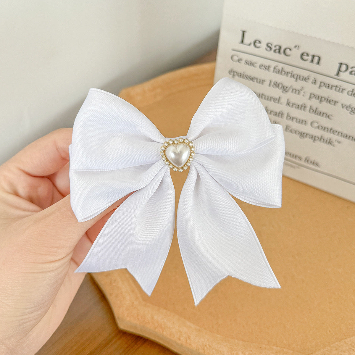 A099 - Pearl Heart Detail Hair Bow