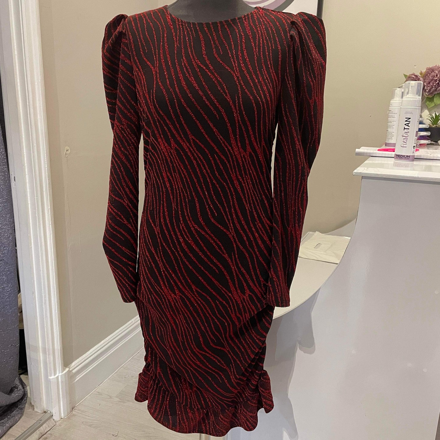 1476 - GLITTER STRIPE PATTERN PUFF SHOULDER RUCHED DRESS