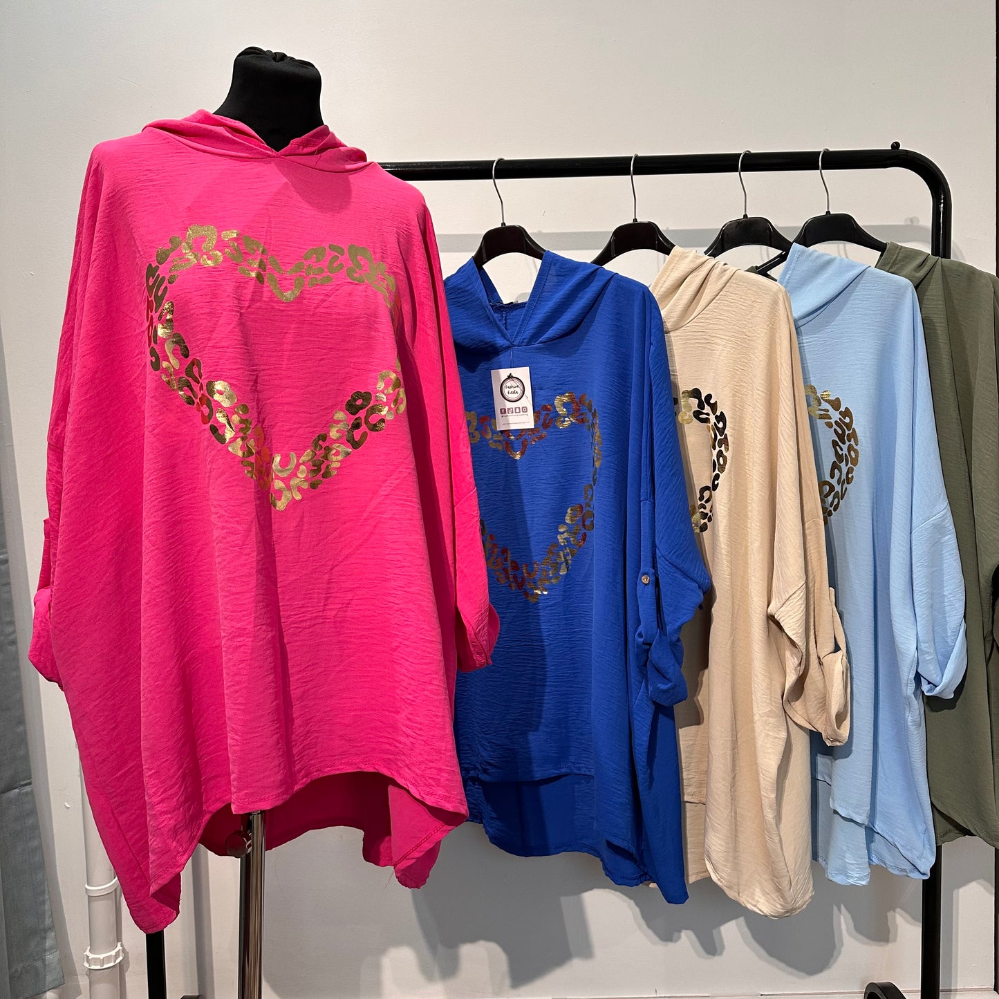 1545 - HEART LIGHTWEIGHT HOODIE