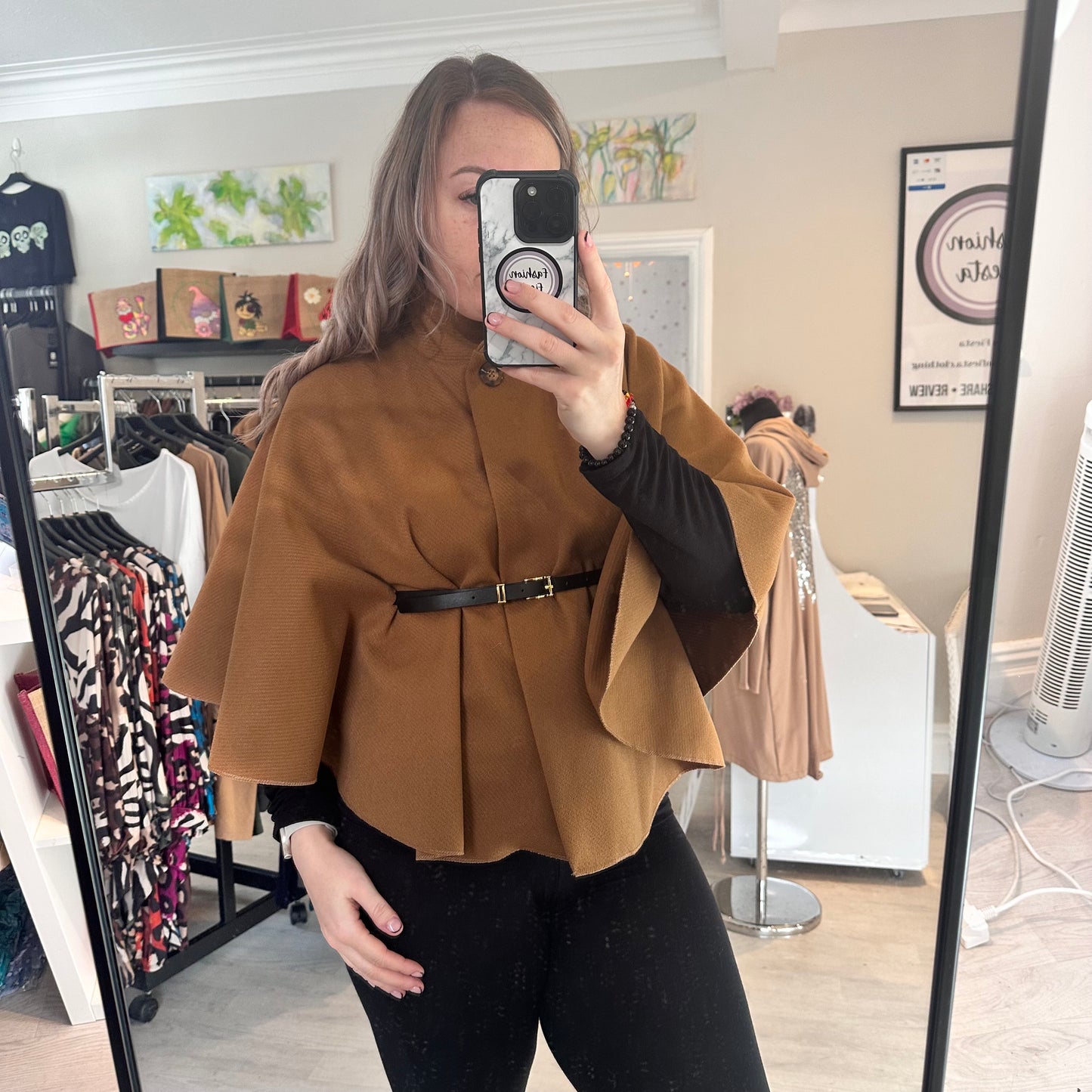 1425 - BELTED CAPE