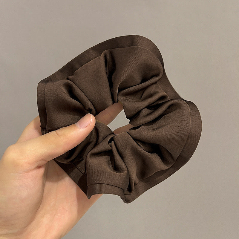 A054 - Bold Edge Scrunchie