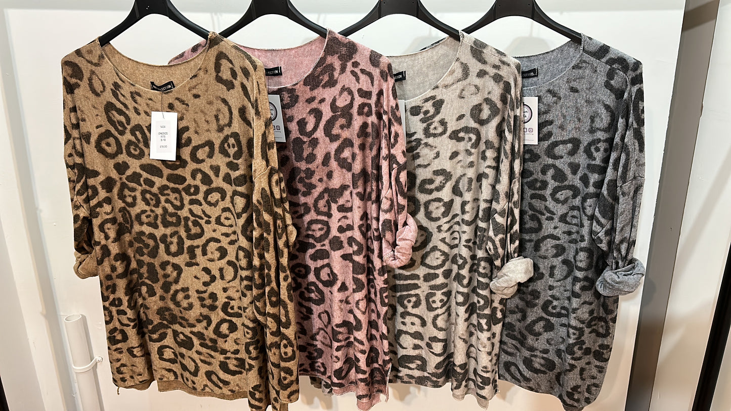 1424 - SOFT KNIT LEOPARD TOP