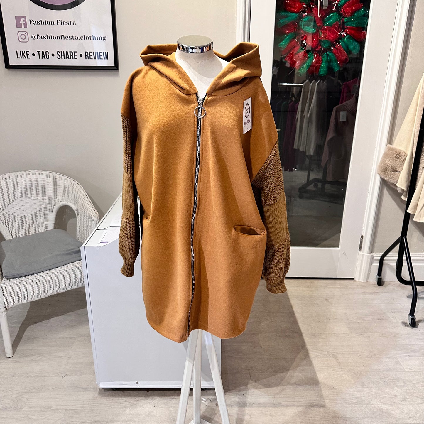 1499 - CUFFED HOODED JACKET