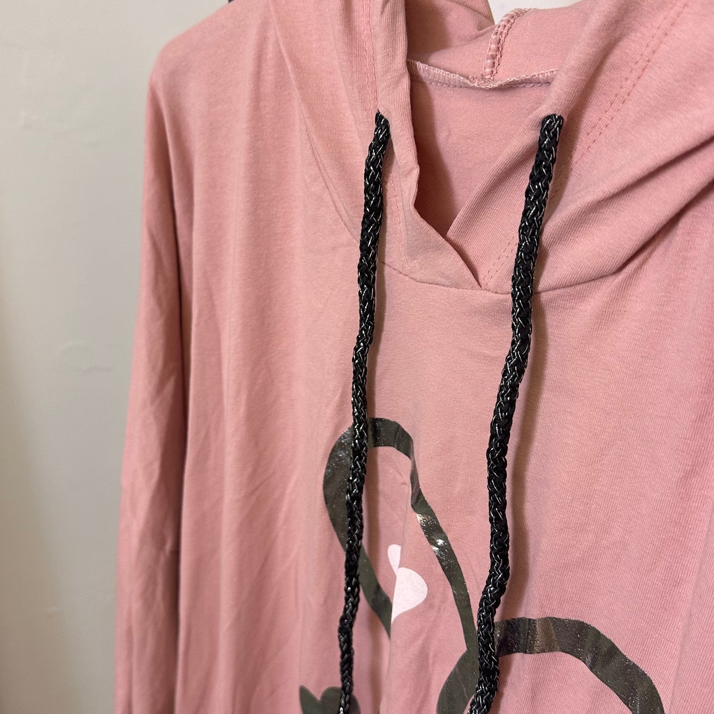 1868 - Foil Heart Detail Pocket Hoodie