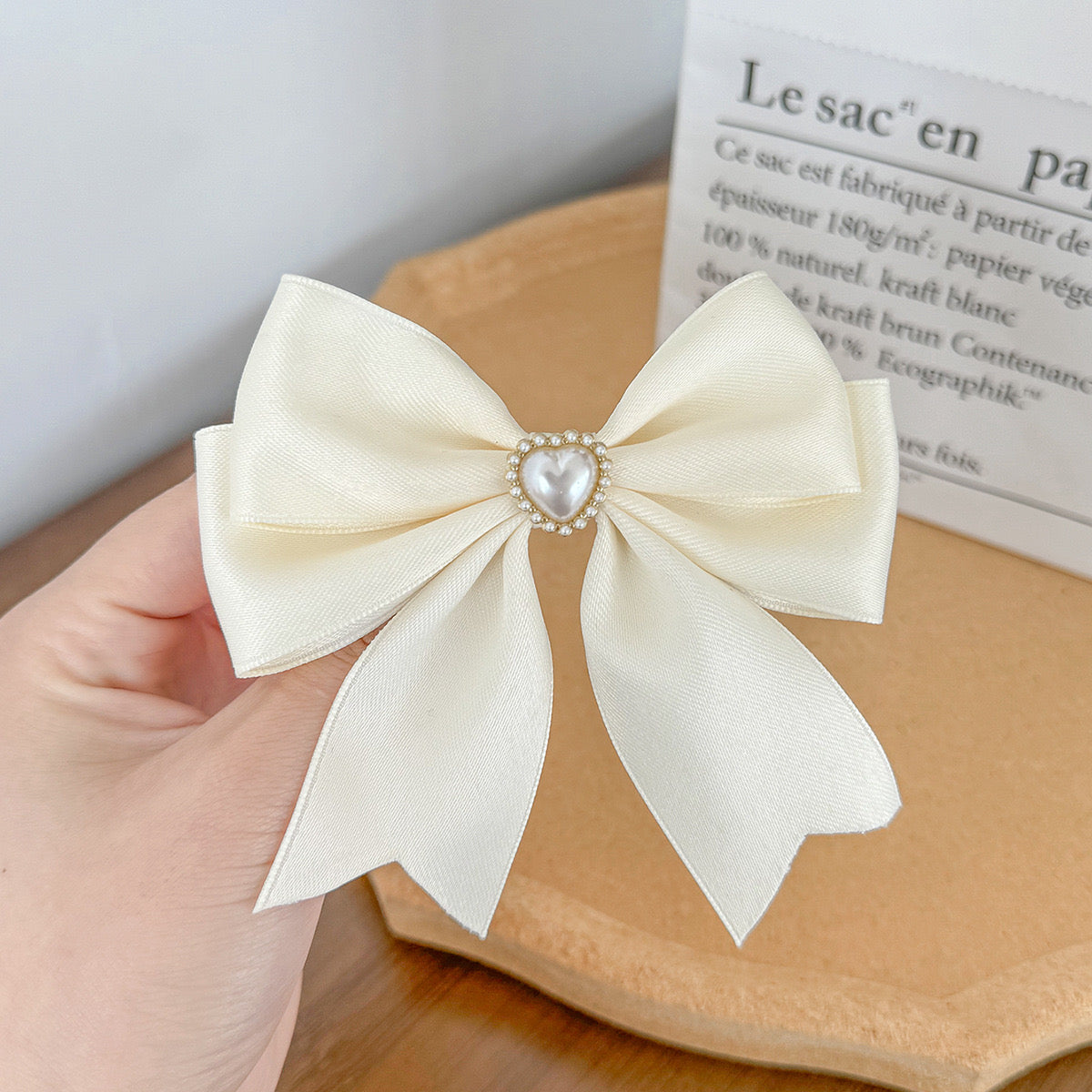 A099 - Pearl Heart Detail Hair Bow