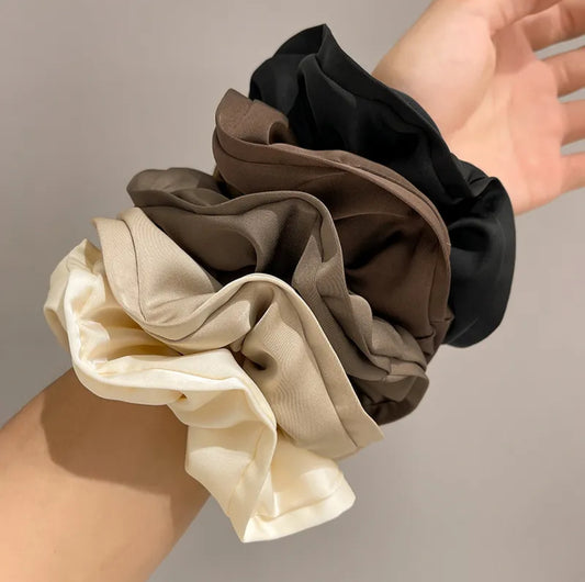 A054 - Bold Edge Scrunchie