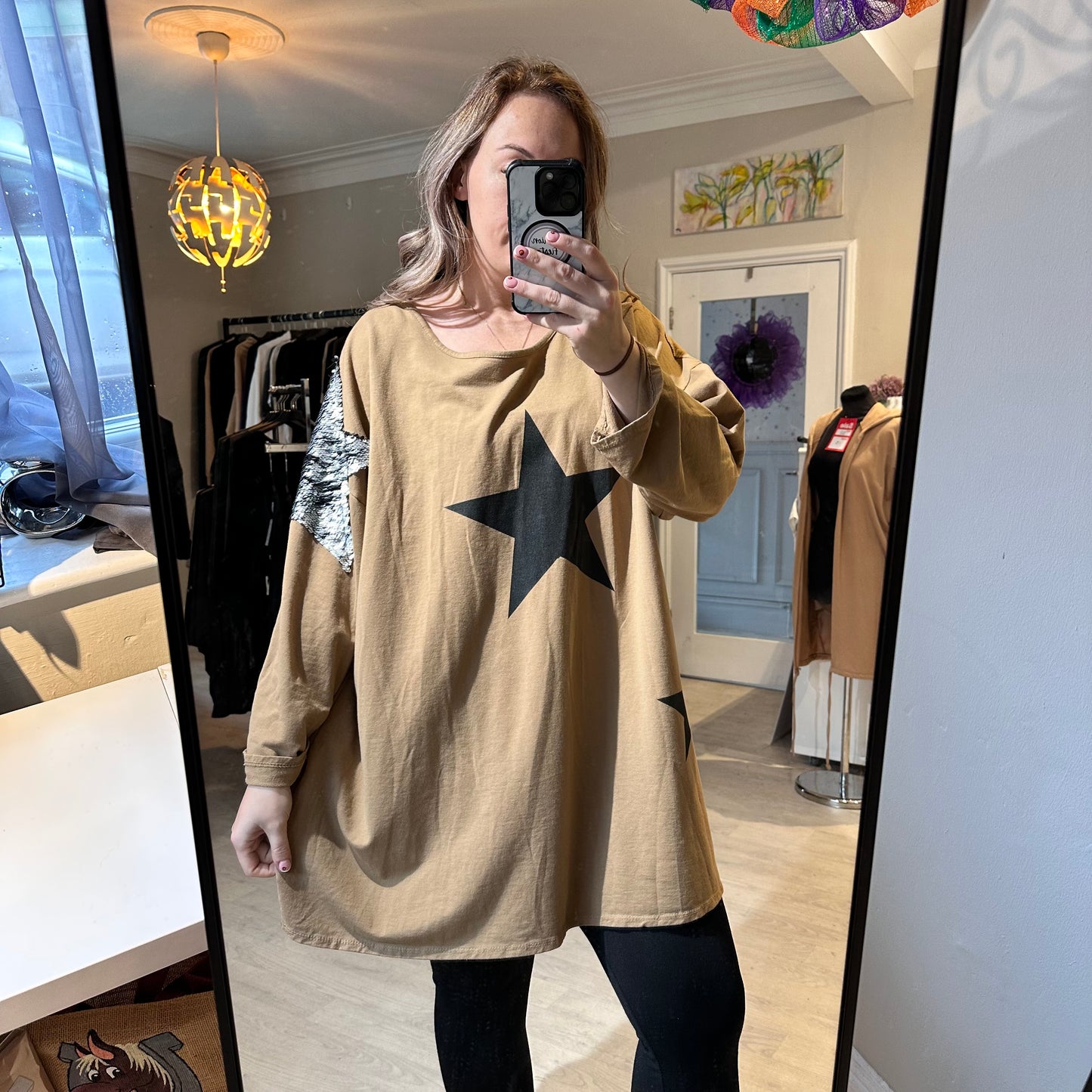 1431 - OVERSIZED STAR SWEATSHIRT