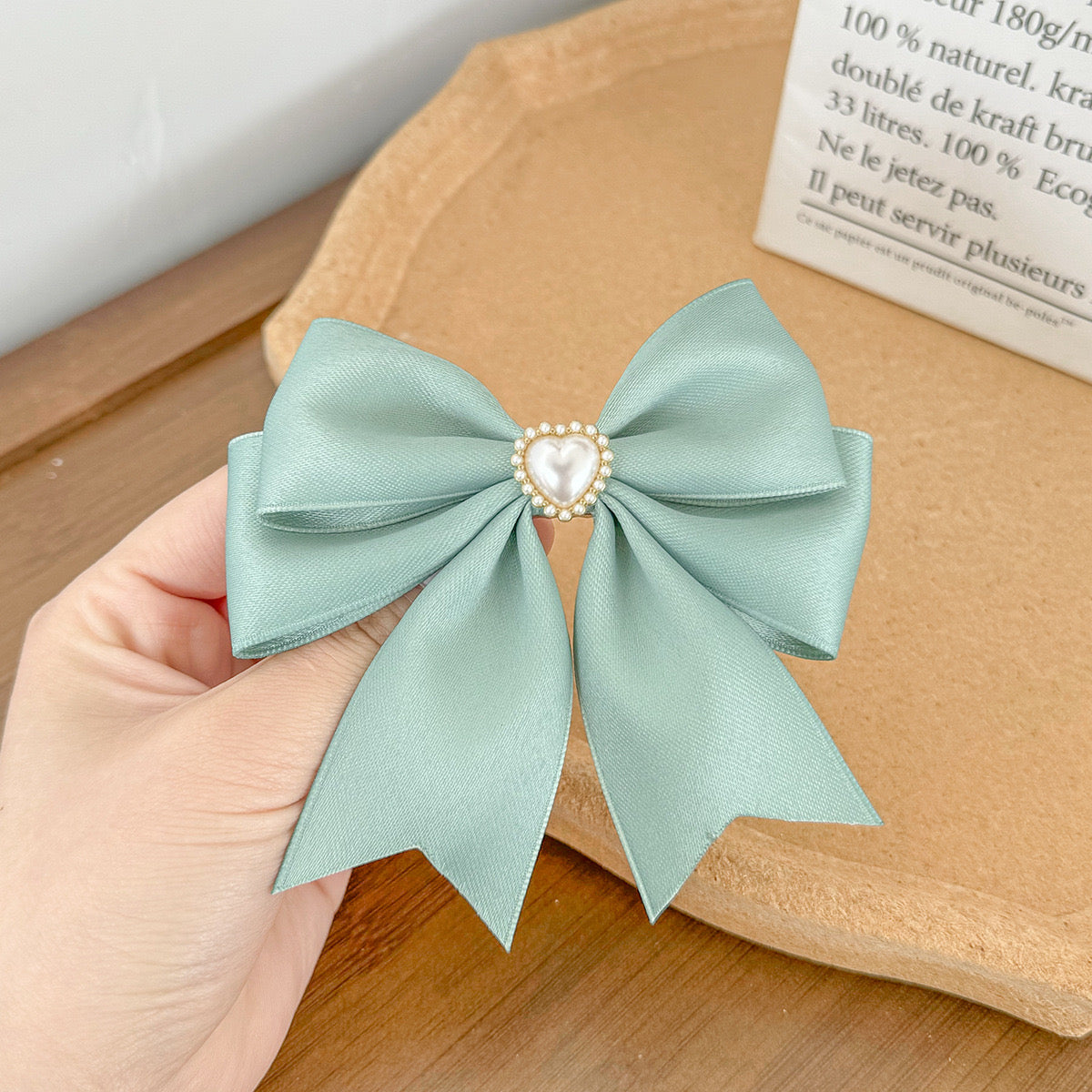 A099 - Pearl Heart Detail Hair Bow