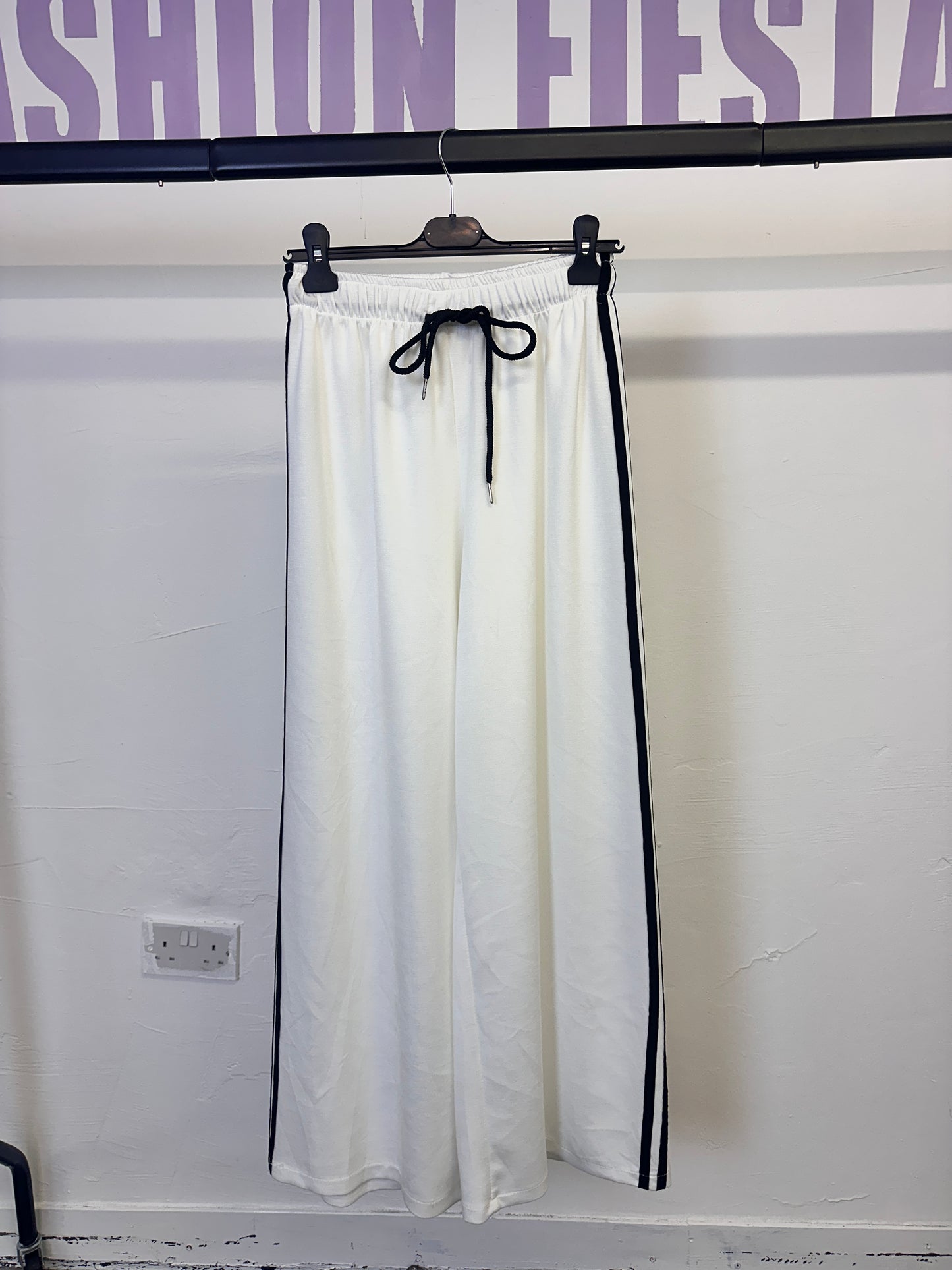 1959 - White Stripe Leg Joggers