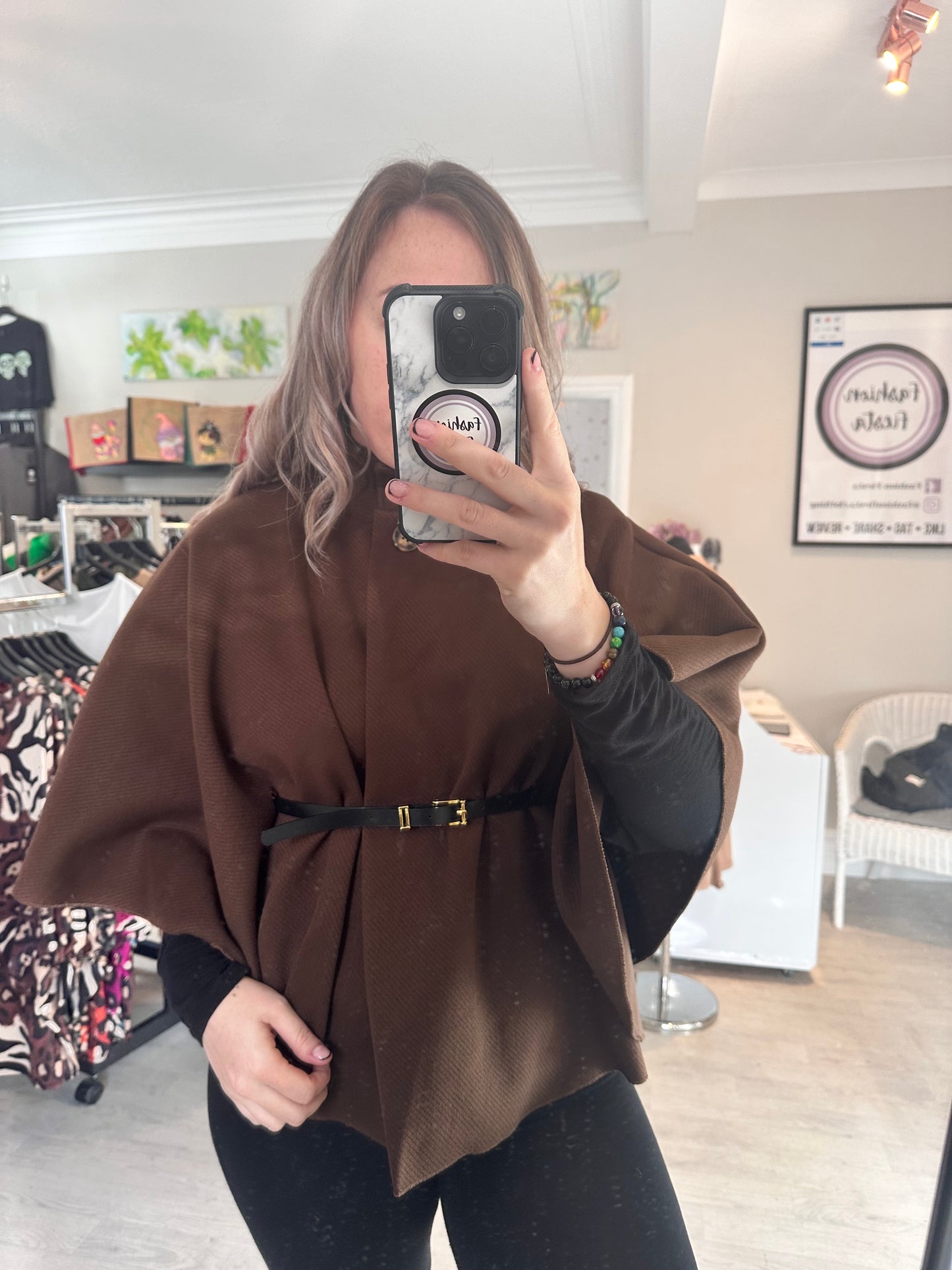 1425 - BELTED CAPE