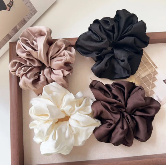 *PRE-ORDER* A110 - Basic Nude Scrunchie