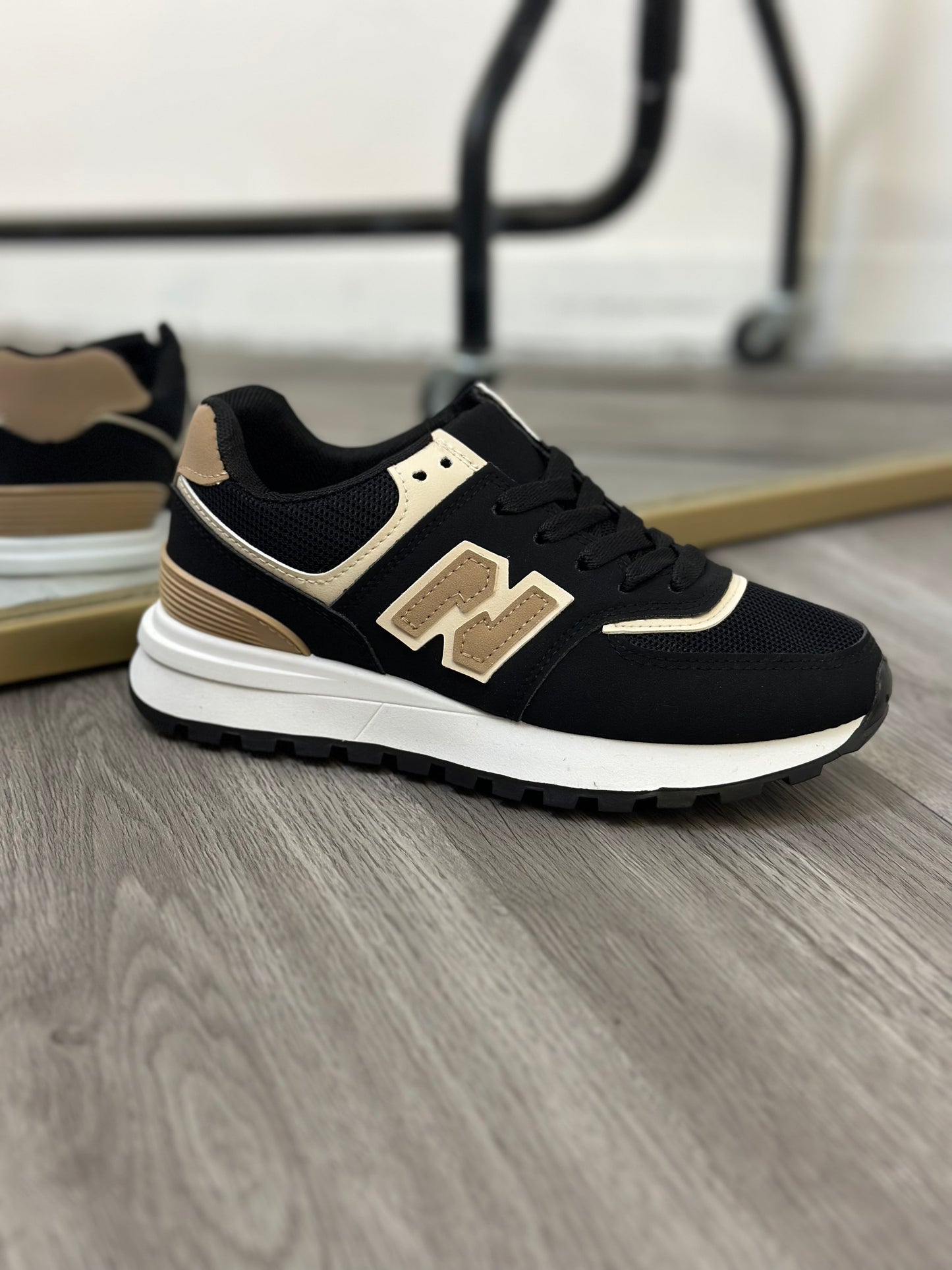 S1030 - Black & Neutral Detail Trainer