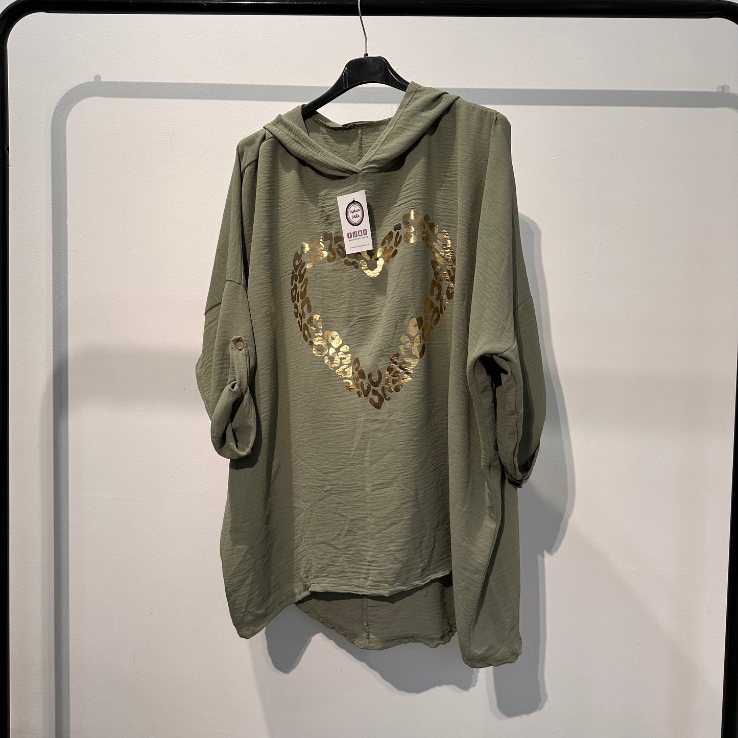 1545 - HEART LIGHTWEIGHT HOODIE