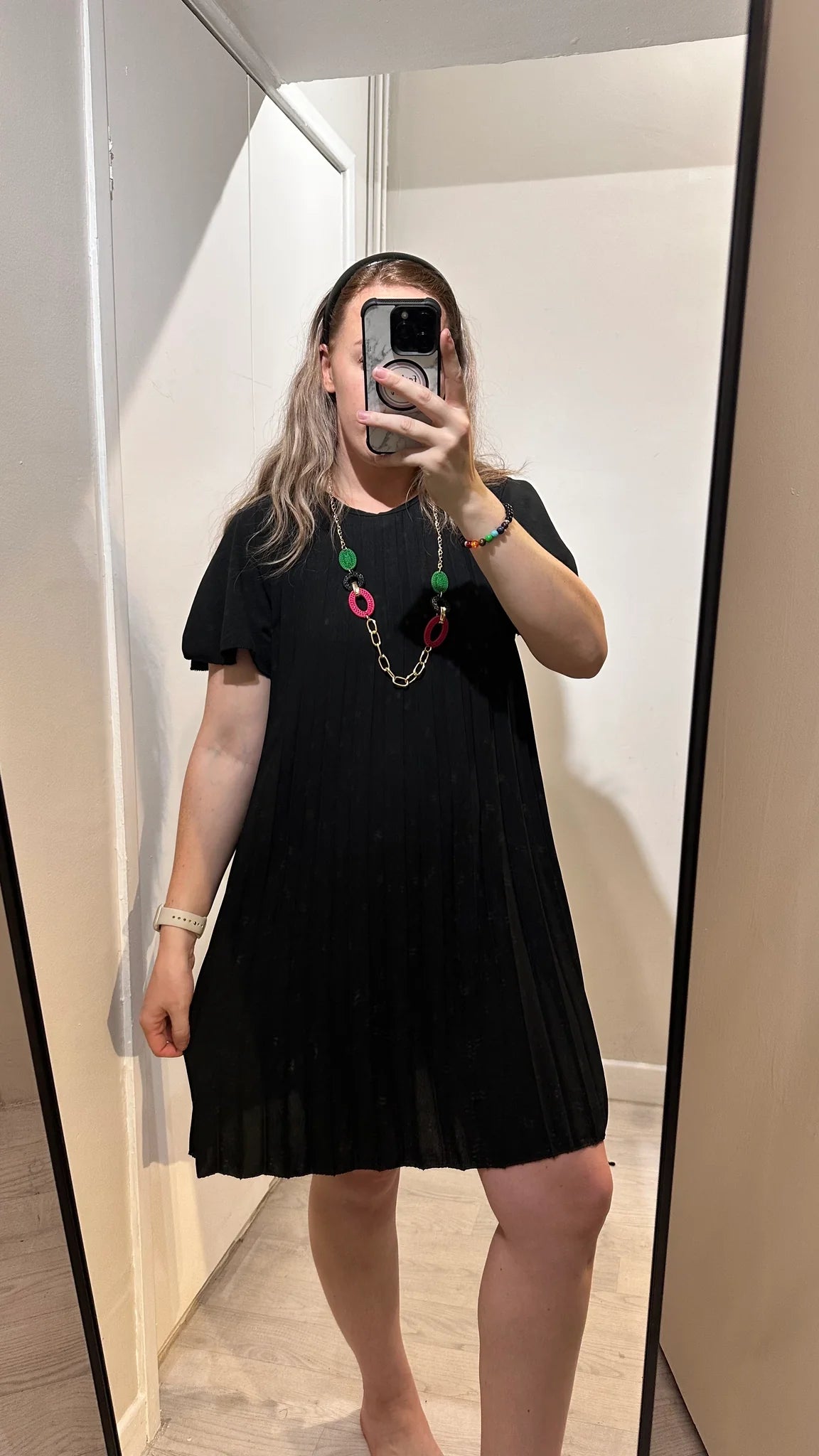 1355 - PLEATED SHORT SLEEVE DRESS WITH NECKLACE (4 COLOURS)
