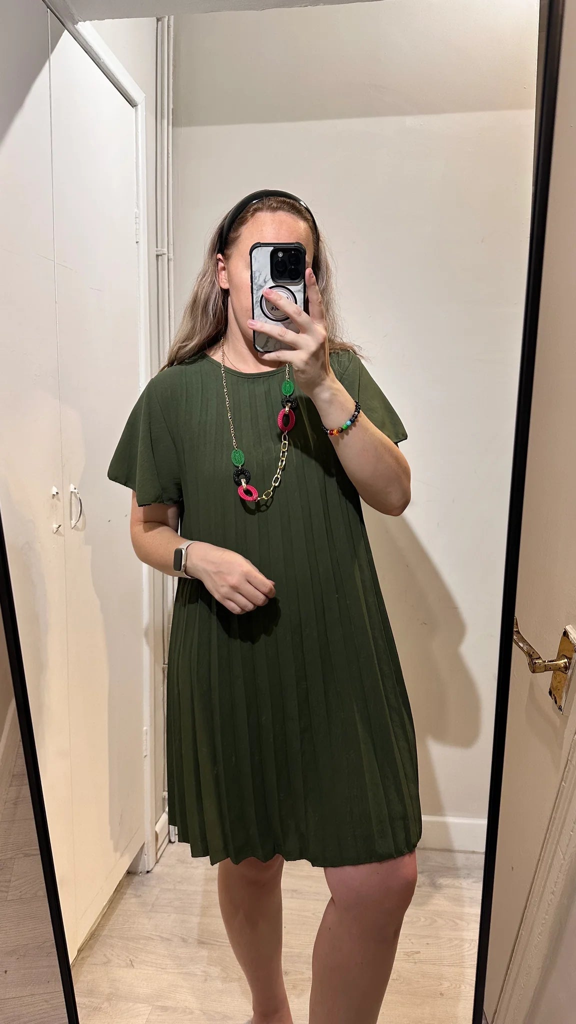 1355 - PLEATED SHORT SLEEVE DRESS WITH NECKLACE (4 COLOURS)
