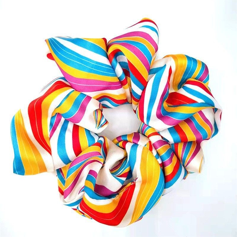 A018 - RETRO PRINT SCRUNCHIE