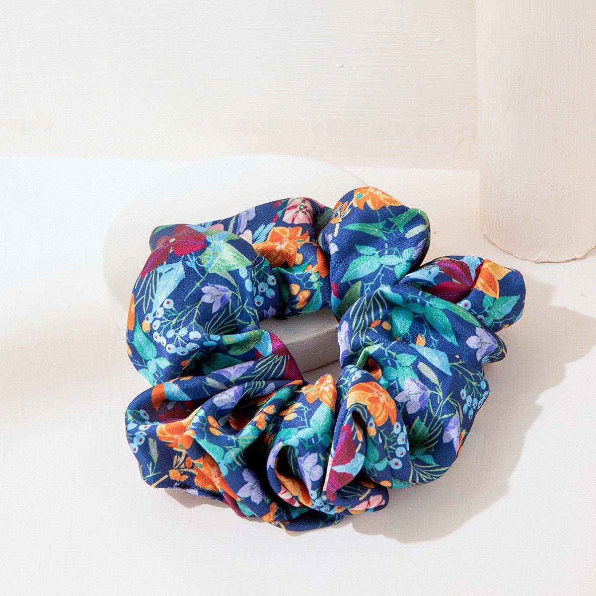A018 - RETRO PRINT SCRUNCHIE