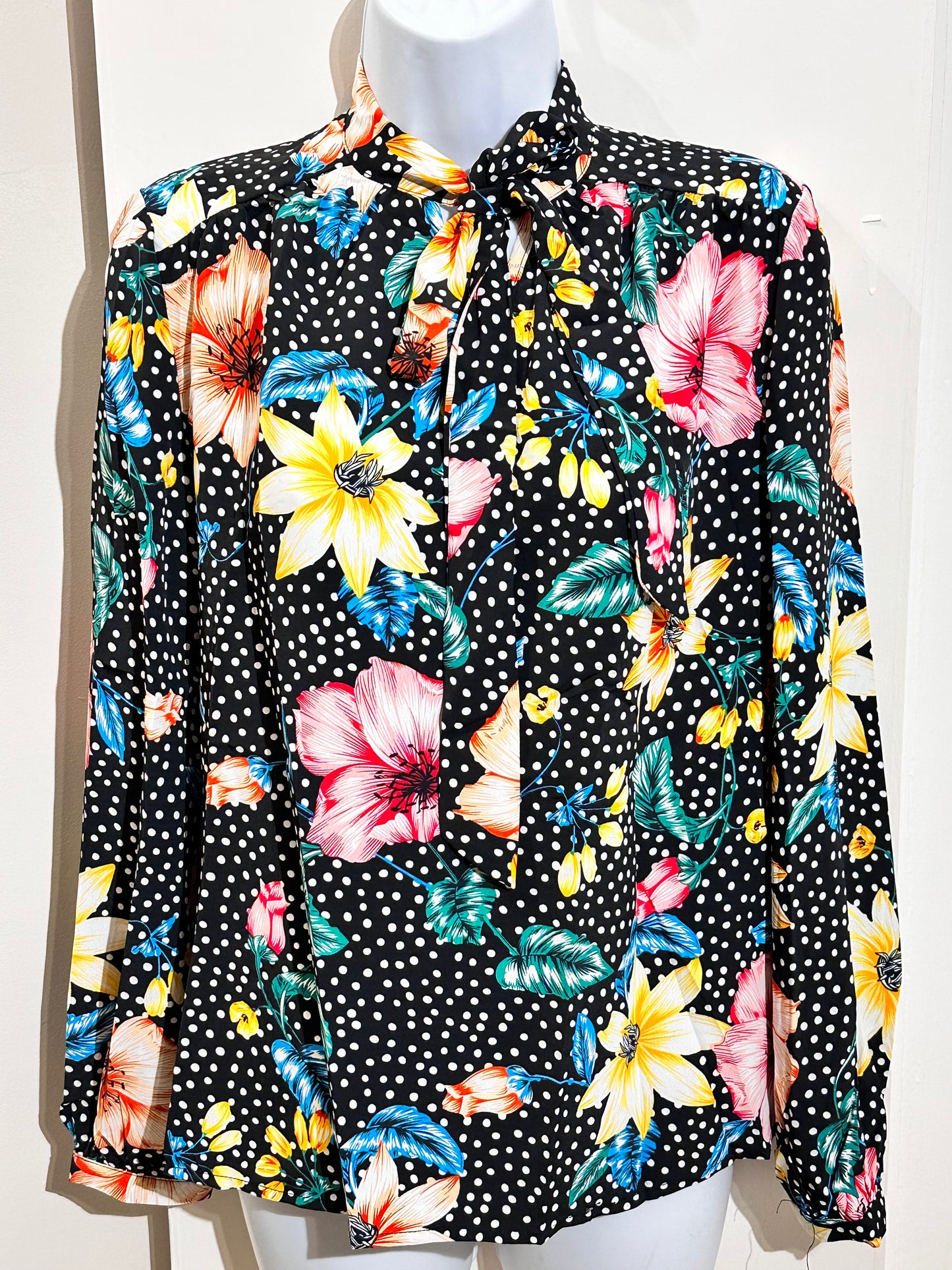 1366 - BLACK AND WHITE FLORAL LONG SLEEVE PUSSY BOW TOP