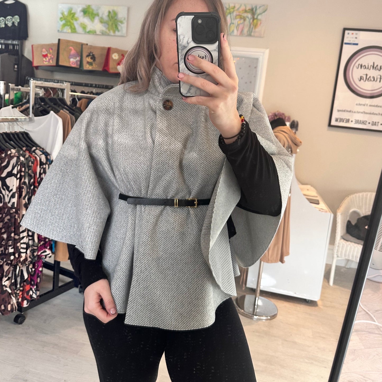 1425 - BELTED CAPE