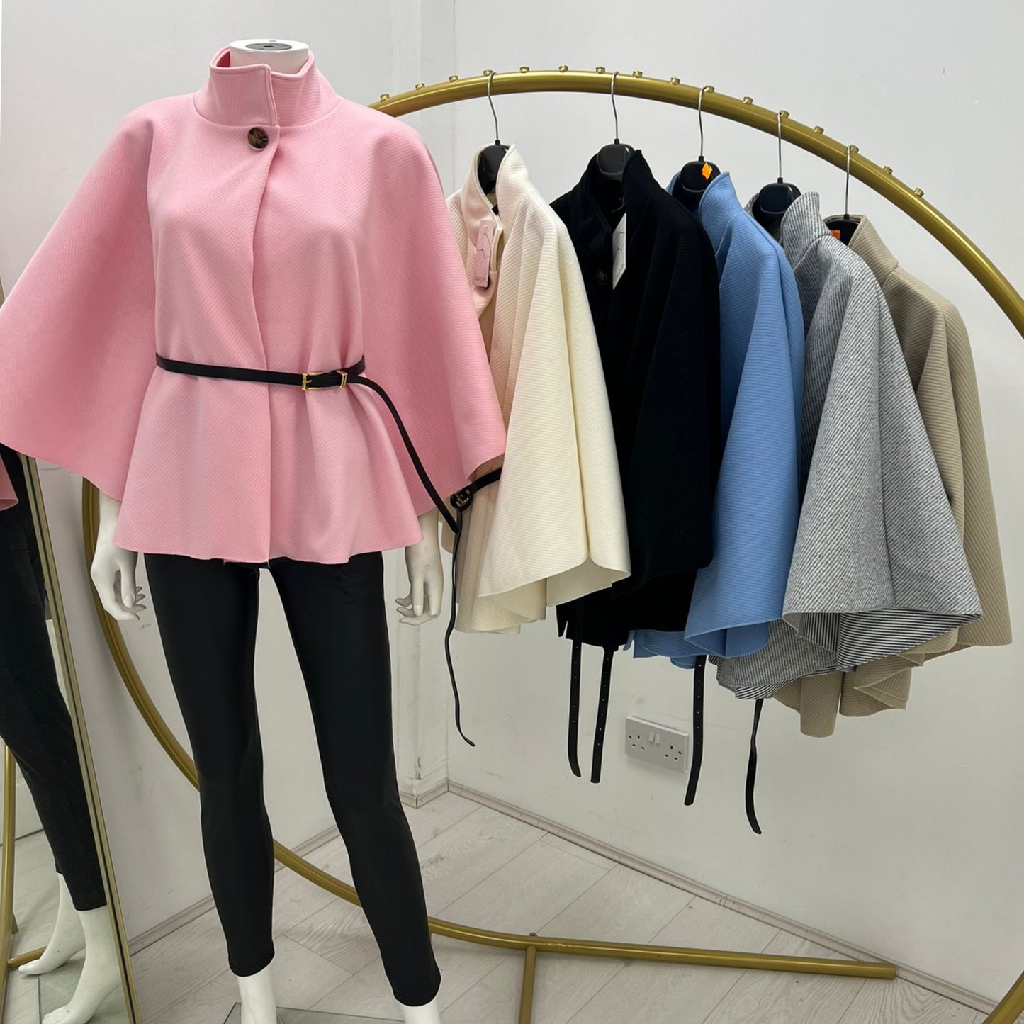 1425 - BELTED CAPE